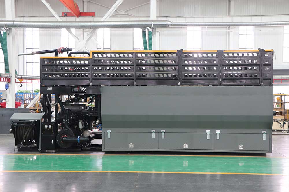 Diesel engine hydro mulcher and hydroseeding machine
