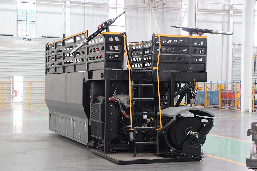 wood fiber mulch hydroseeding machine